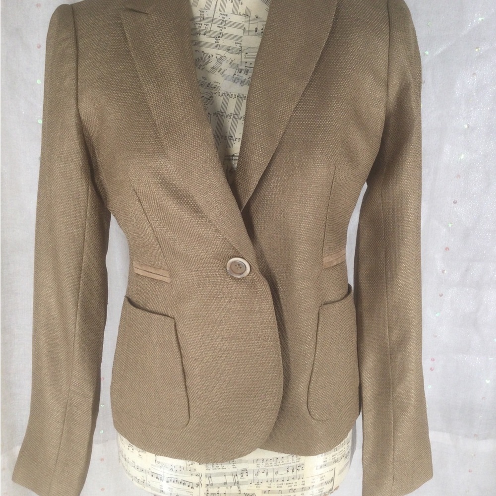 The Limited collection xs tan blazer, lined, front pockets, good condition